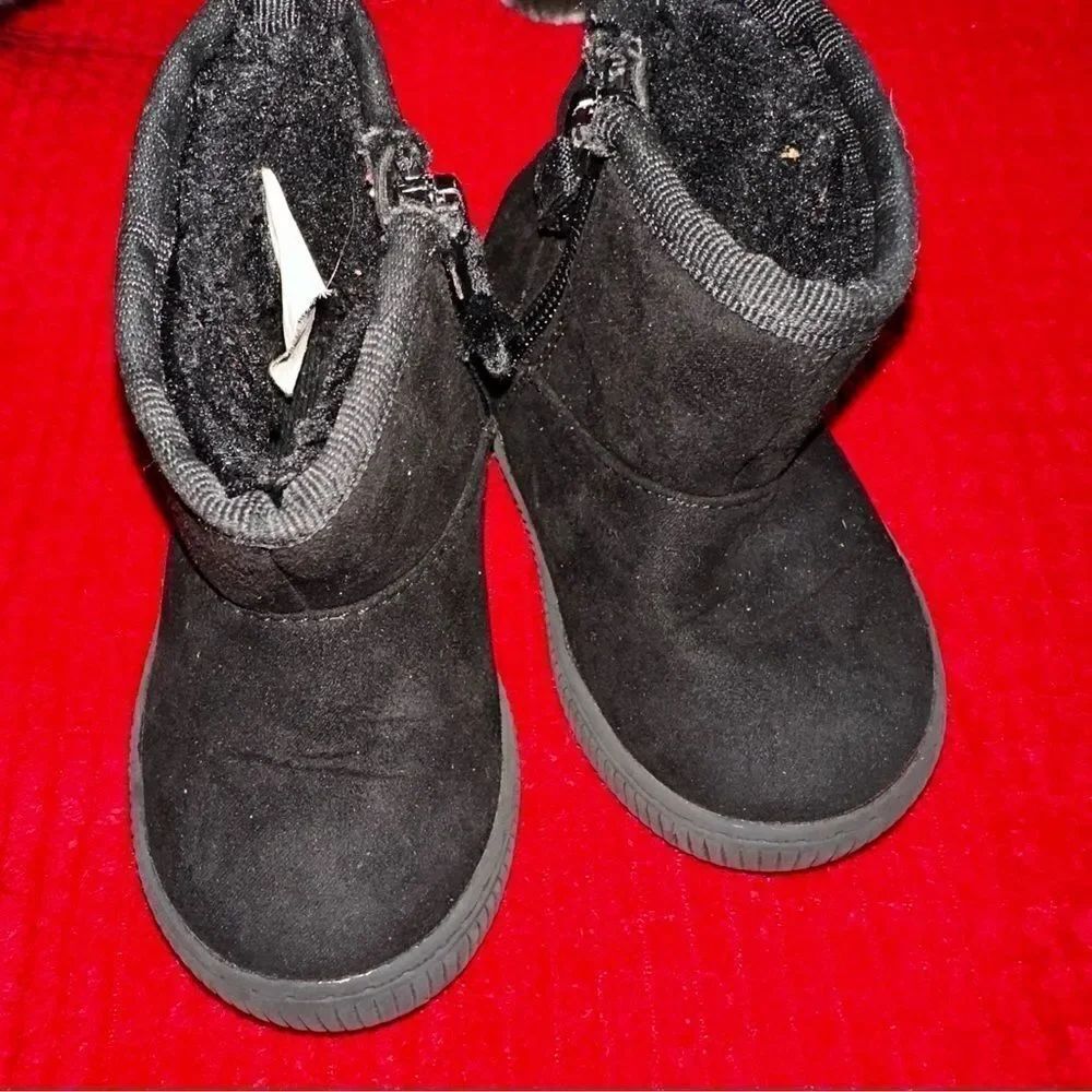Cat & Jack Black Faux Fur lined Boots, Sz 5 Toddlers